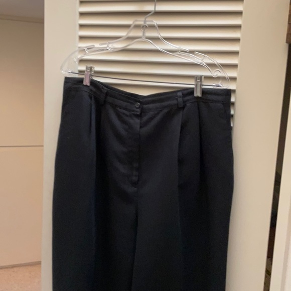 $14 bundle of 3 trousers, 2 size 18 & 1 size 16 - Picture 1 of 9